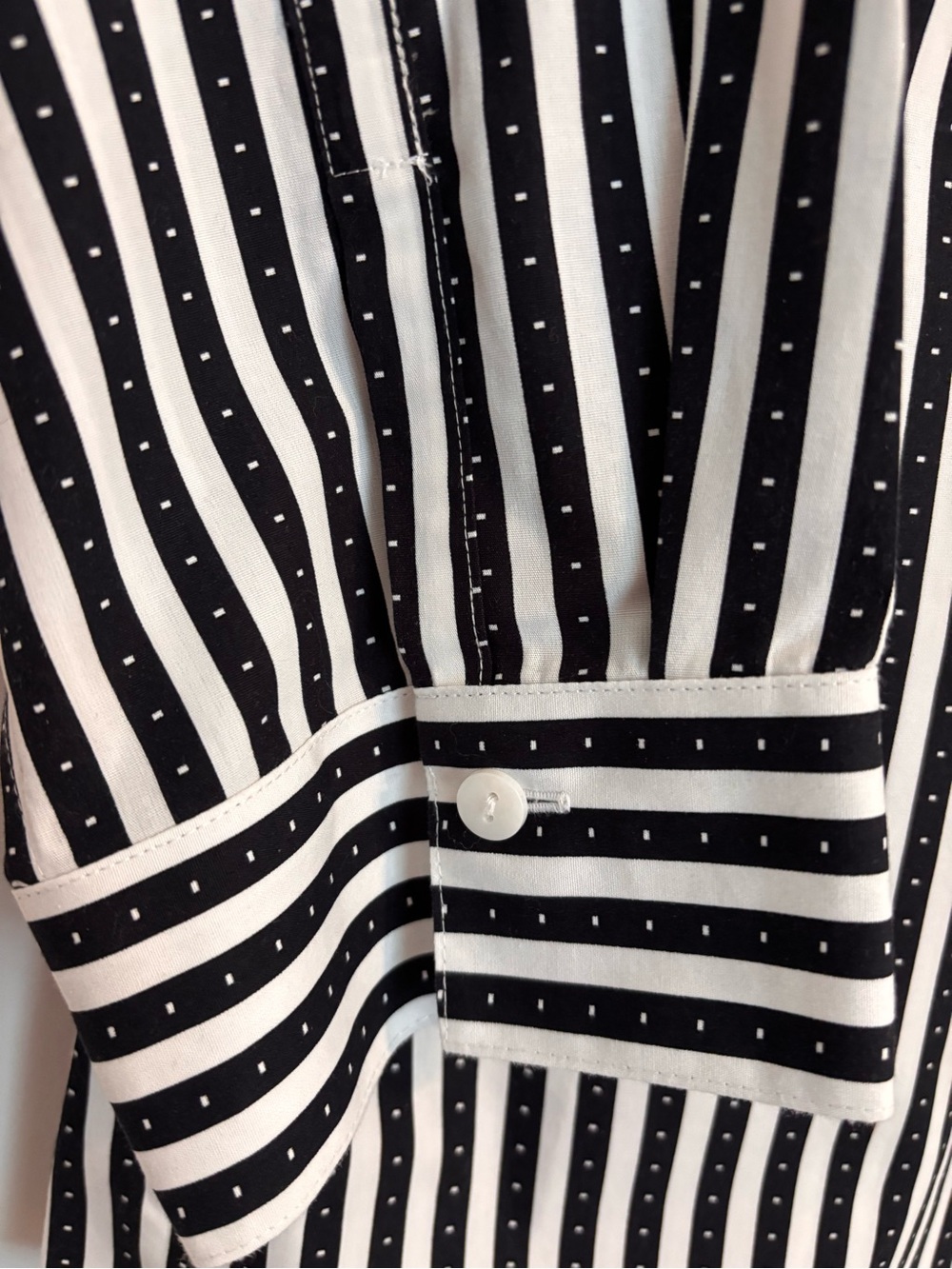 Chico’s NWT No iron Subtle Stripe button back shirt - Picture 6 of 10